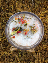 Load image into Gallery viewer, Natural bath soak made with Himalayan salt, Epsom salt, and organic botanicals like Lavender and Calendula, perfect for soothing and nourishing your skin.