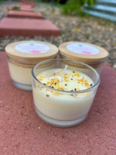 Load image into Gallery viewer, Creamsicle Dream Soy Candle | Sweet Orange, Ylang Ylang &amp; Patchouli | Clear Quartz Crystal
