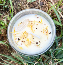 Load image into Gallery viewer, Creamsicle Dream Soy Candle | Sweet Orange, Ylang Ylang &amp; Patchouli | Clear Quartz Crystal
