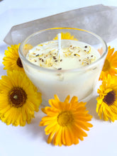 Load image into Gallery viewer, Creamsicle Dream Soy Candle | Sweet Orange, Ylang Ylang &amp; Patchouli | Clear Quartz Crystal
