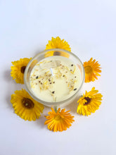 Load image into Gallery viewer, Creamsicle Dream Soy Candle | Sweet Orange, Ylang Ylang &amp; Patchouli | Clear Quartz Crystal
